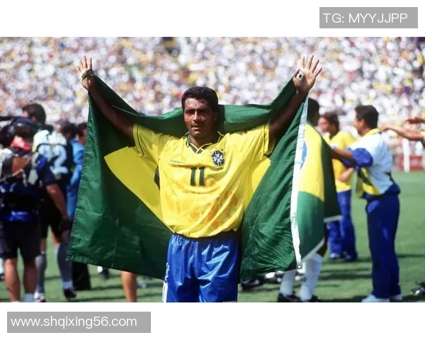 与足球球星一起踢球的神秘人物究竟是谁他与球员们的关系引人关注